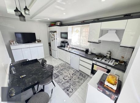 Alipaşa Mh. 3+1 E.banyolu Arakat 3 Yıllık Daire