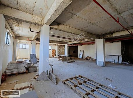 Caddeye Cephe Düz Giriş Yatırım Değeri Yüksek Kiralık İşyeri