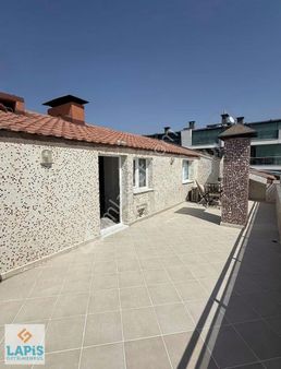 Kuşadası Merkezde 1+1 Ful Eşyalı Çatı Katı Kiralık Daire