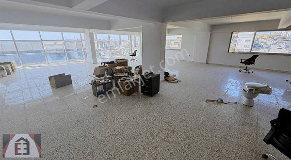 Köşebaşı 4 Katlı Dükkan