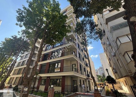 Caddebostan Hamam Sokak'ta 140m2 3+1 Balkonlu Ebeveynli Sıfır