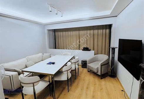Bornova Gürpınar'da Ofis Veya Yaşam Alanı İçin 1+1 Satılık Daire