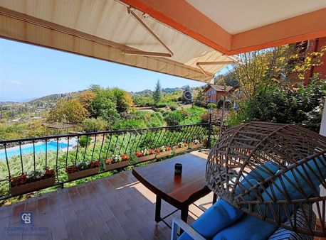 Karmürsel'de Körfez Manzaralı Muhteşem Villa