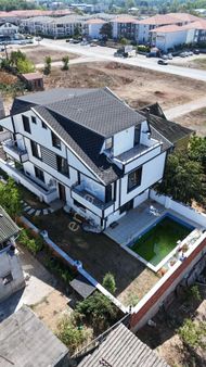 Kocaali / Yalı Mahallesi – Özel Otorparklı Özel Havuzlu 4+1 Tripleks Villa