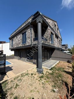 Yalı Mah. Geniş Bahçe Geniş Salon Merkezi Konum Lüks Villa