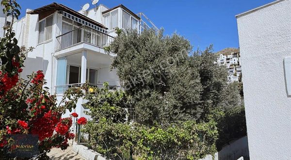 Bodrum Bağla Bankev Sitesin`de Deniz Manzaralı Bahçeli 3+1 Daire