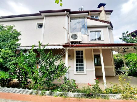 Panoramik Deniz Manzarali Havuzlu Sitede Luks Kiralik Villa