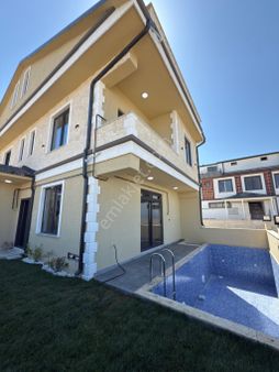 Alandere Mahallesi’nde Denize Yürüme Mesafesinde Havuzlu 4+1 Villa