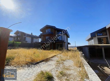 İleri Natamam 7+1 Villa