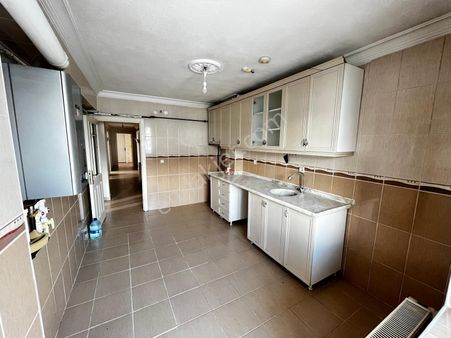 Karapürçek Mahallesi'nde. Ç.banyolu 2 Kat 3+1 125 Metre Isı Yalıtımlı Köşebaşı Ön Cephe