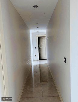 Venezia'da En Uygun Avm Mnz Balkonlu 2+1 Boş Satılık Daire