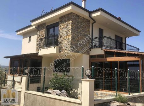 Güzelbahçede Özel Tasarımlı Villa