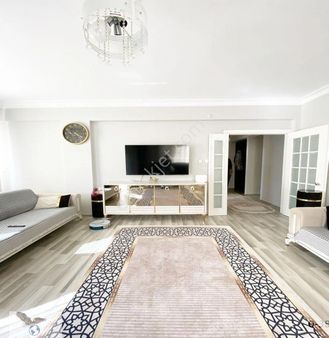 Avcılar Ambarlı Mahallesinde Cadde Üzeri 3+1 Ferah Satılık Daire