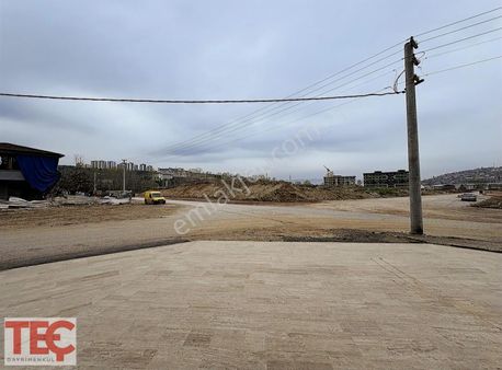 Yeşilova Office 41 Projesi Altında Satılık Köşe Dükkan - Teç