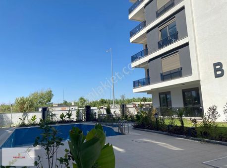 Göksuda Havuzlu Sitede 2+1 Ayrı Mutfaklı Satılık Daire