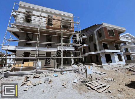 Tuzla Mahallesi'nde Arakat Asansörlü 2+1 Sıfır Satılık Daire