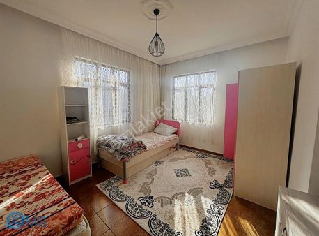 Sütçüler Mah.de 3+1 Eşyalı 2/2 Katında 130m2 Tranvaya Yakın