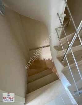 Remax Design 3+1 Triblex