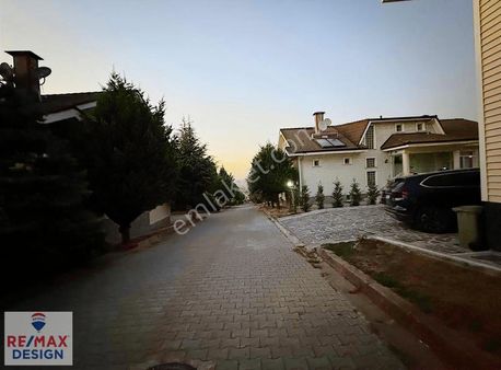 Remax Desıgn Serdıvan Seyır Sitesinde Kiralık Villa