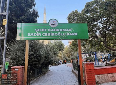 Şişli Feriköyde Merkezi Konumda 90 M² Ara Kat 2+1 Daire