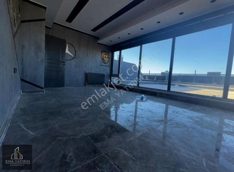 Ema Yatırım/ Galericiler Sitesinde Satlık Teraslı Dükkan