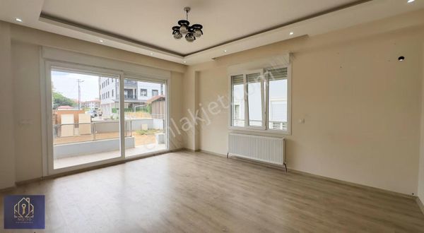 No:10 Gayrimenkul'den Cadde Üstü Ebeveyn Banyolu Yüksek Kredi