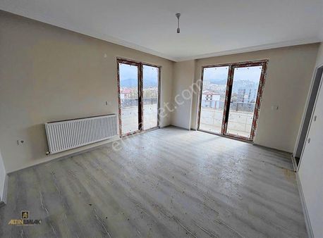 Altın Emlak Trabzon Yalıncakta Satılık 3+1 Fırsat Daire