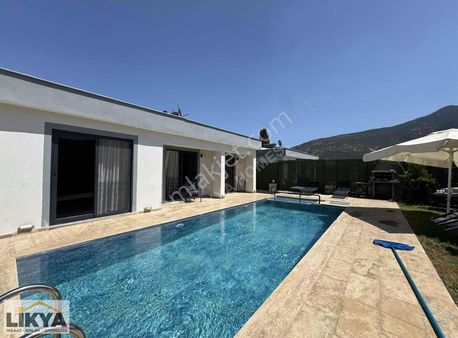 Merkezi Lokasyonda Tam Korunaklı Lüks Kiralık Villa