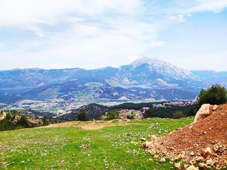 Pozantı Kar Emlaktan Yenikonacık Bozkırlı Mevkiinde Uç 425 M2 Arsa