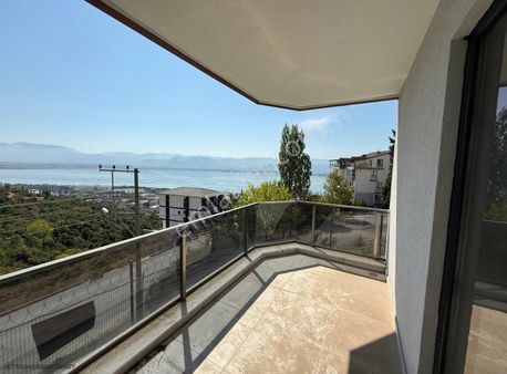 İzmitte Deniz Manzaralı Modern Dubleks Bahçe Daire