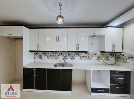 Atlas'tan Merkezi Konumda Otoparklı Asansörlü 3+1 Satılık Daire