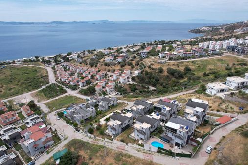 Çandarlı Konakların'da Satılık 4+1 Villa