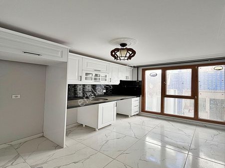 Cadde34 Yapı'dan Sıfır Güzelyurt Metrobüse 3dk Ayrı Girişli 4+2 Çift Kapalı Mutfaklı Satılık Dubleks