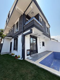 Denize Yürüme Mesafede Havuzlu Lüks Tripleks Villa
