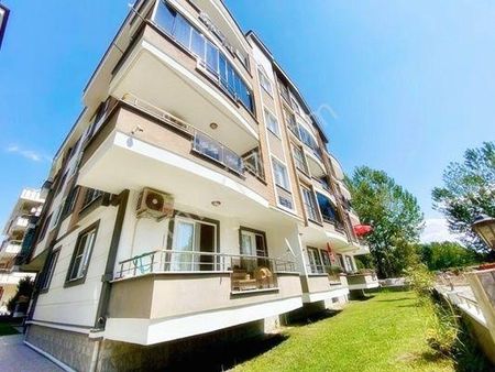 Akçay Sezgin Emlaktan Ön Cephe Ayrı Mutfak Genç Binada 2+1 Daire