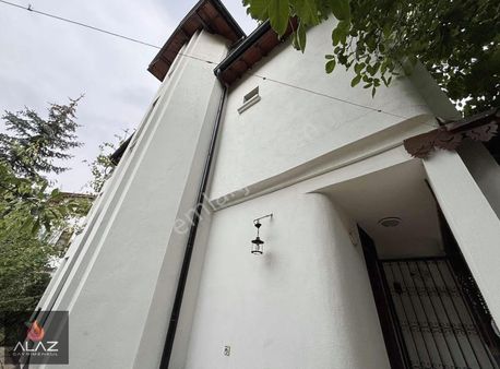 Alaz Gayrimenkul'den Alavardı Mh'de 5+1 Geniş Tripleks Villa