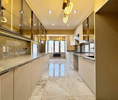 Koçtaş Avm Arkası Metrobüse 2'dk Full Dekorlu 3+1 Satılık Daire