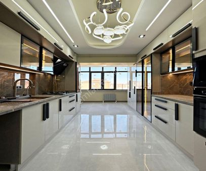 Beylikdüzü'nde Full Dekorlu Kat Mülkiyetli 3+1 Satılık Daire