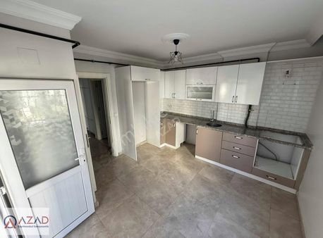 Azad-rahime Hatun Mah Salı Pazarı Civarında Satılık 3+1 Daire