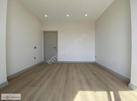 Bağlarbaşı Mah 2+1 Ultra Lüks 80m2 Ara Kat Asansör / Panjur