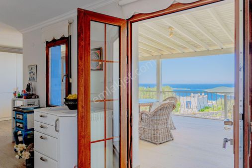 2 Plajlı, Deniz Manzaralı Müstakil Villa