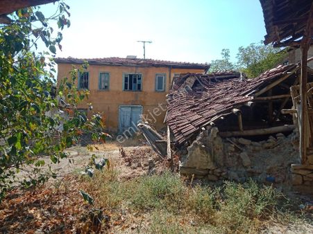 Sarayköy Beylerbeyi Köyü Nde Satılık Müstakil Bina Ve Arsa