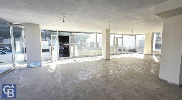 Merkezi Konumlu Bahçeli 422 M2 Satılık Dükkan