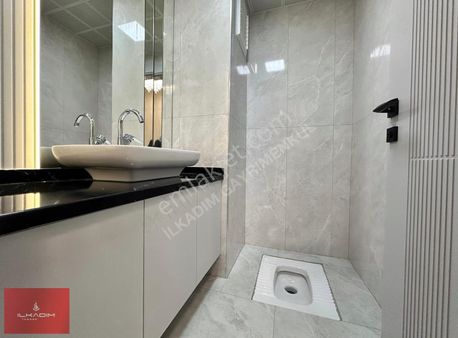 İlkadımdan Ovacık Taha Akgül Spor Tesisi Yanında 4,5+1 Daireler