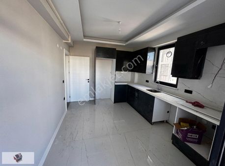 Umut Emlak'tan Cumhuriyet De 3+1 Yerden Isıtmalı Satılık Daire