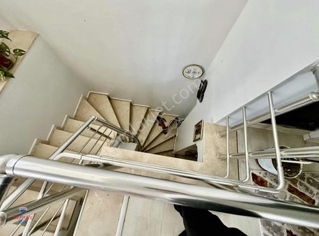 Sancaktepe Osmangazı Mahallesı'nde 3 + 2 Üst Dubleks 170 M²