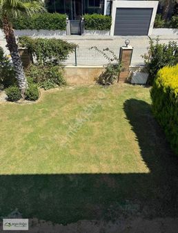 Kuşadası Davutlar Sahil Eşyalı Havuzlu Sitede Satılık Villa