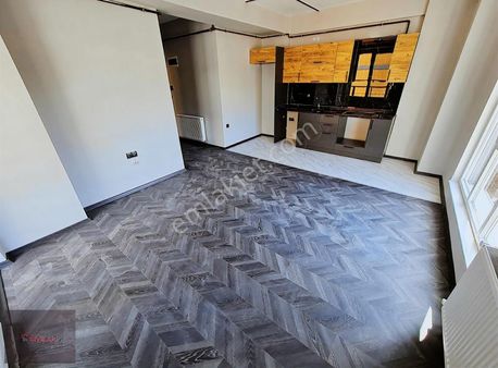 Emlak Kent'ten Havuzlu Sitede Satılık 2+1 Daire