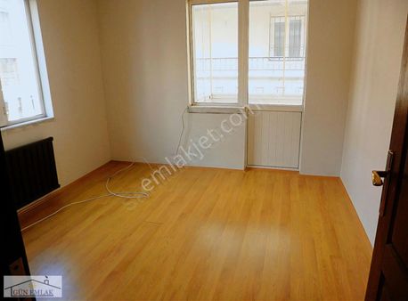 Gün Emlak'tan Yenimahalle Metro Yakını Bakımlı 1 Ara Kat Daire