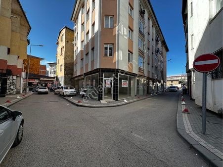 Asrın Emlak’tan Paşabey Mh.çarşının İçerisinede 215 Mt Satılık Dükkan